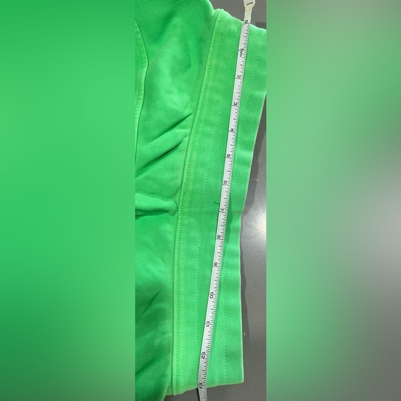 Lululemon cropped scuba jogger 6 NEON GREEN - Picture 5 of 6